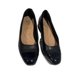 CLARKS Juliet Monte Black Patent Leather Cap Toe Flats 1" heel Size 7.5M